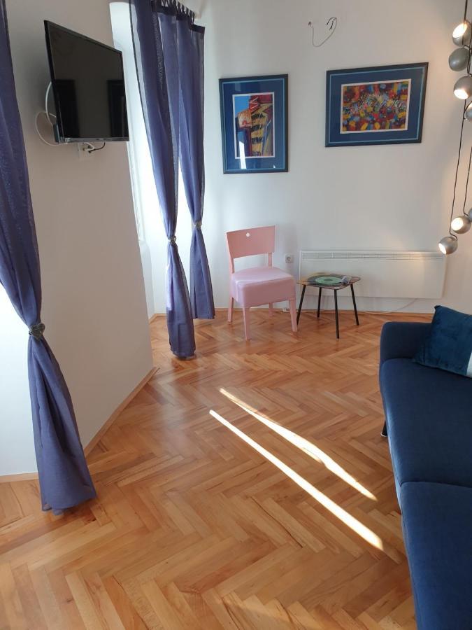 Apartman P-E Pula Eksteriør billede