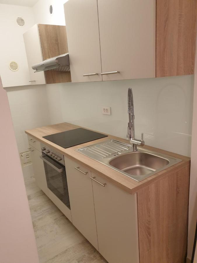 Apartman P-E Pula Eksteriør billede