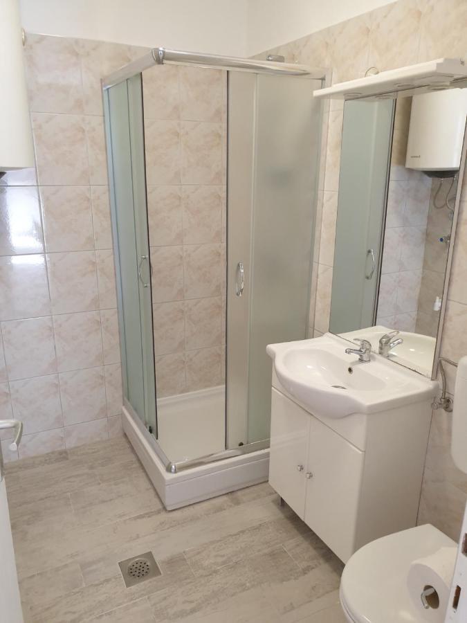 Apartman P-E Pula Eksteriør billede
