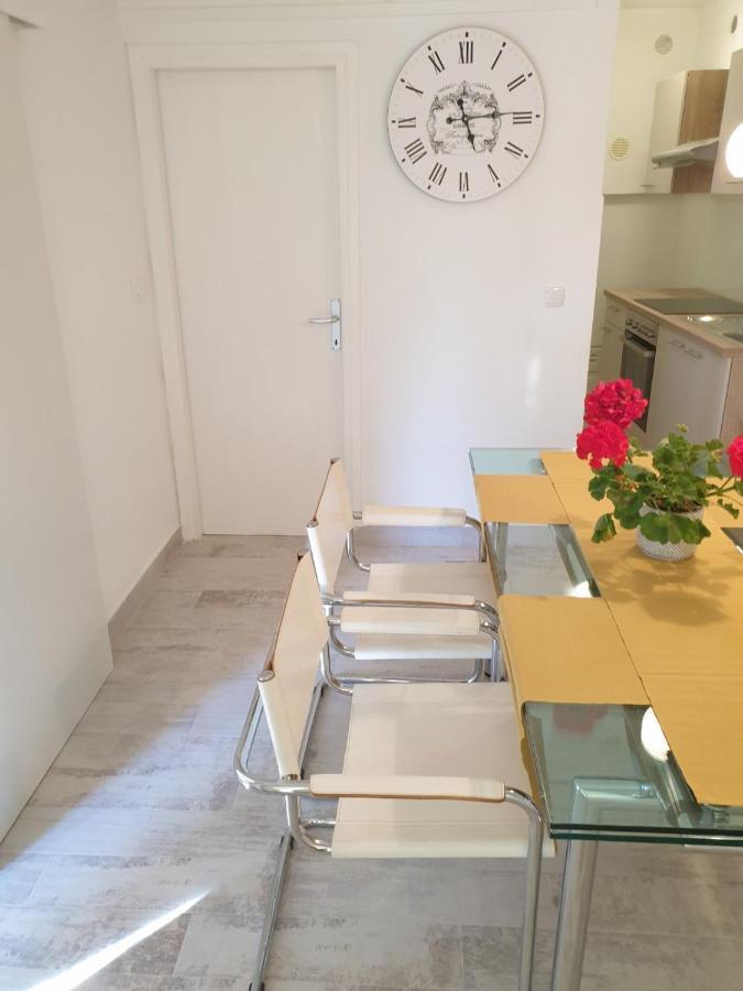 Apartman P-E Pula Eksteriør billede